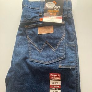 Wrangler 32X32 FR Relaxed fit.